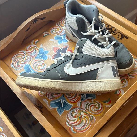 Nike High-Top Sneakers in Dark Gray and White 6Y or women’s 7.5-8 - Picture 5 of 9